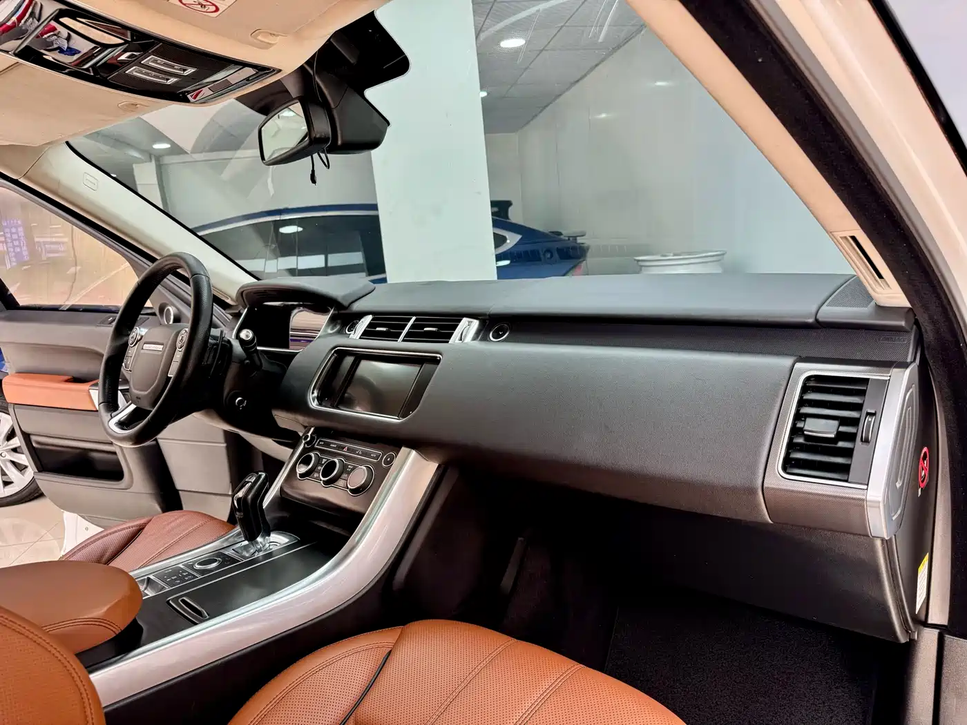 Land Rover Range Rover Sport 2016 Model 3.0 SC V6 HSE DYNAMIC фото 18