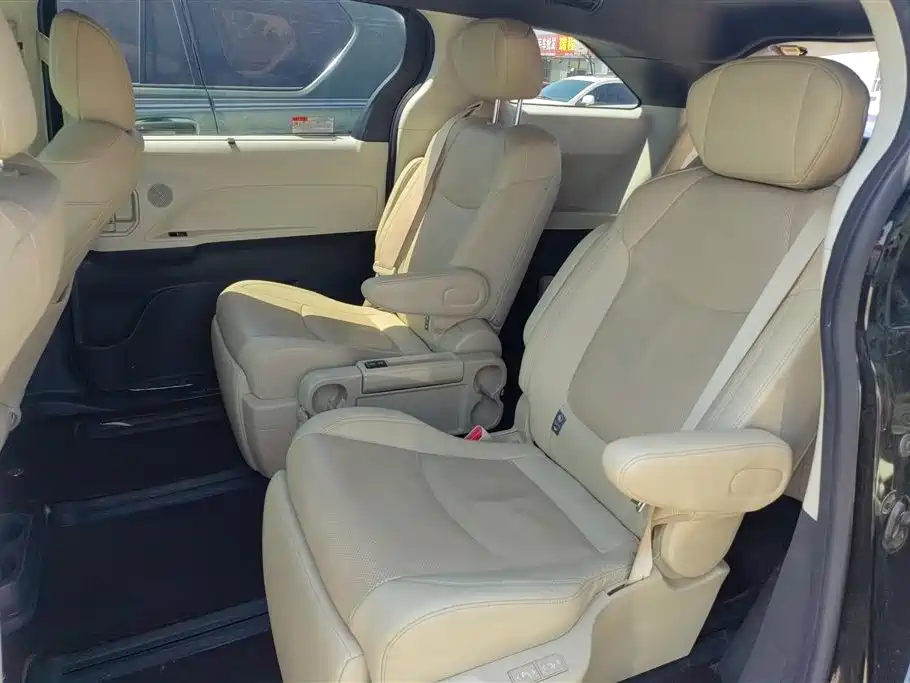 Toyota Sienna 2021 2.5L Hybrid Ultimate Edition фото 11