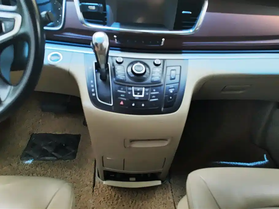 Buick GL8 2015 2.4L Luxury Business Exclusive Edition фото 16