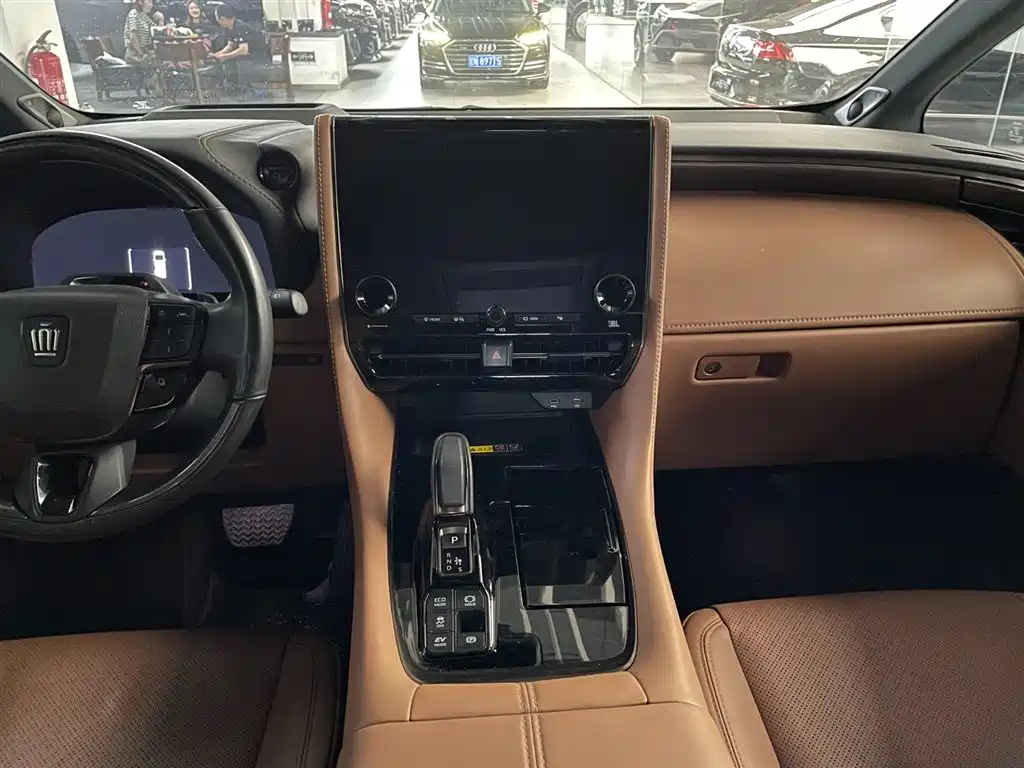 Toyota Vellfire 2024 Crown Hybrid 2.5L Executive Premium Edition фото 11
