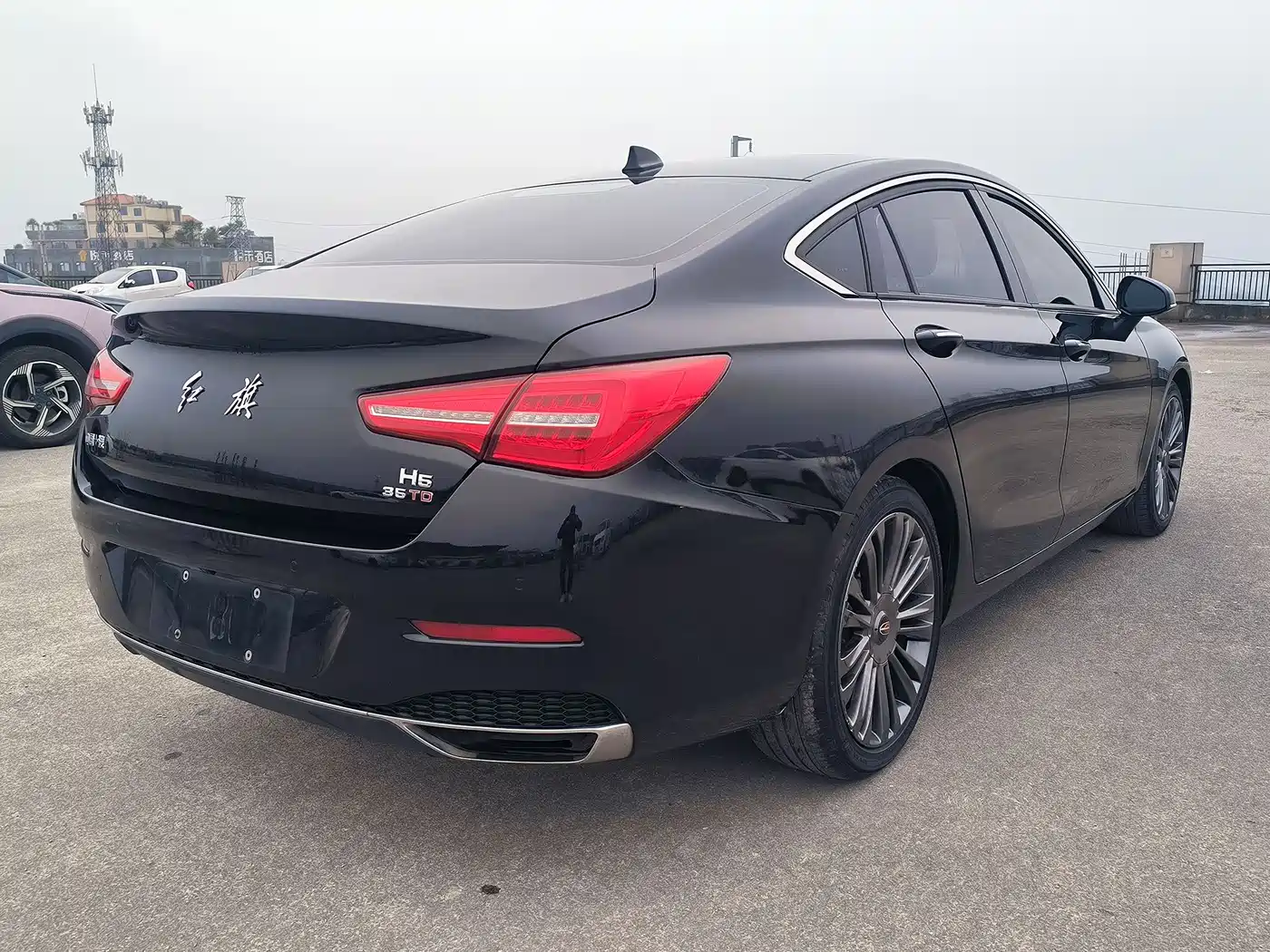 Hongqi H5 2020 1.8T Automatic Smart Connected Leader Edition фото 22