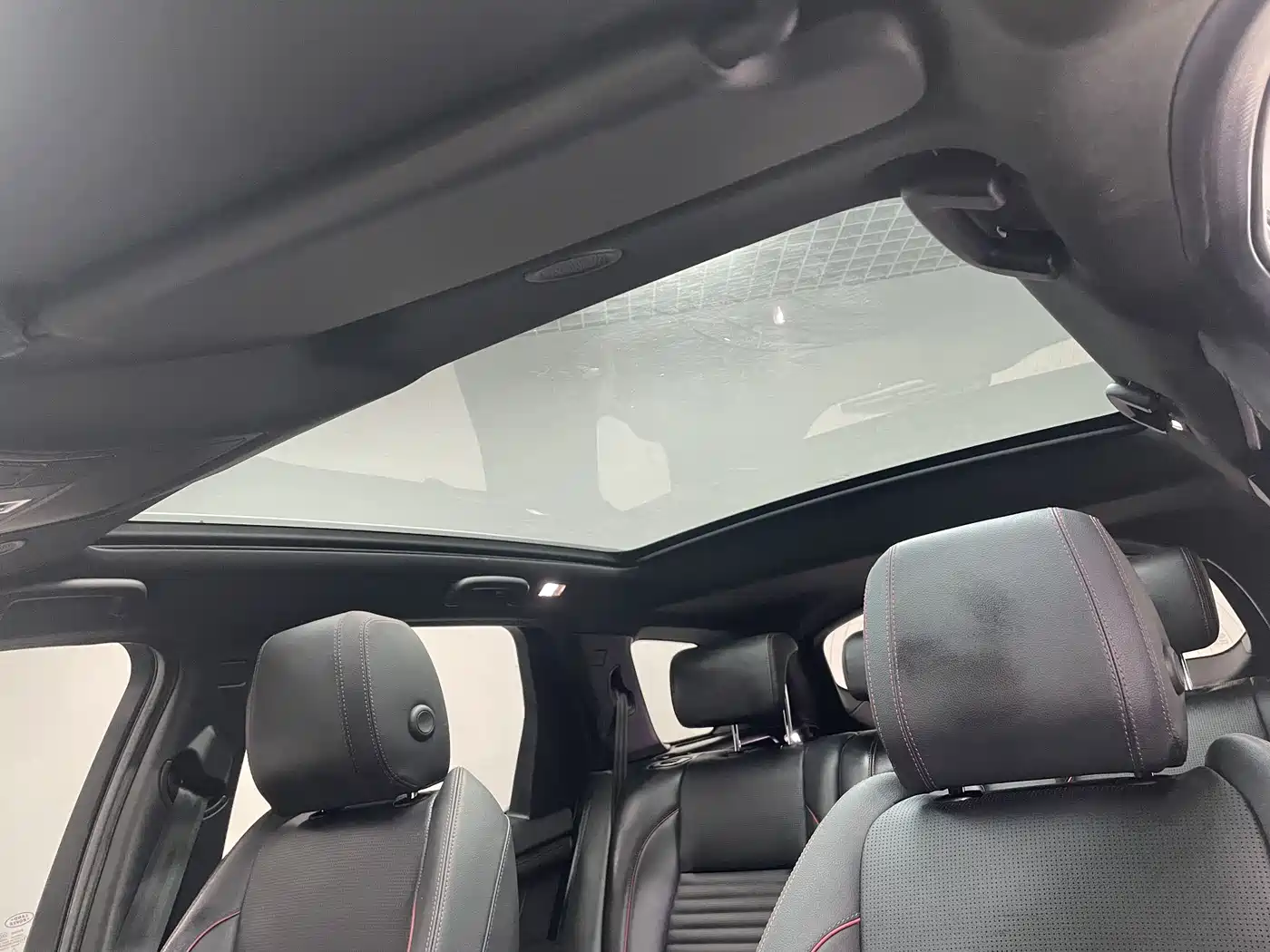 Land Rover Discovery Sport 2022 Model 249PS R-Dynamic S Performance Edition 5-Seater фото 9