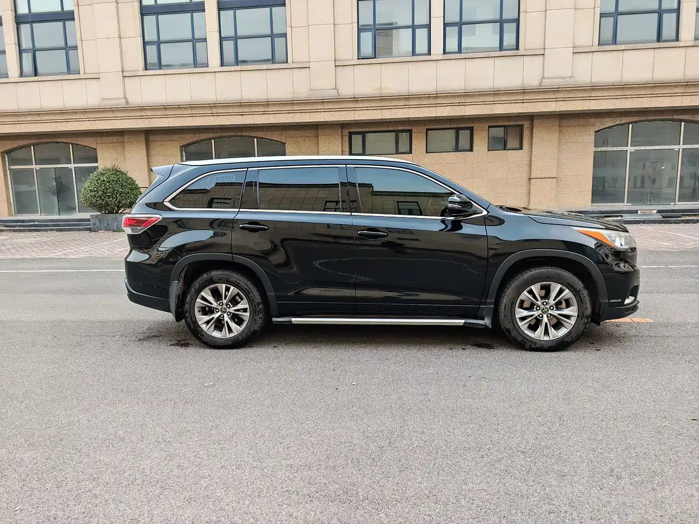 TOYOTA HIGHLANDER