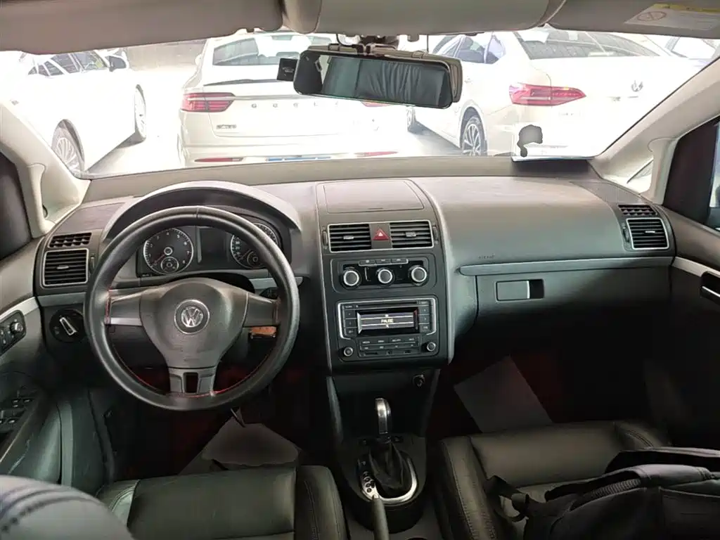 Volkswagen Touran 2015 1.4T DSG Comfort Edition 5-seater фото 10