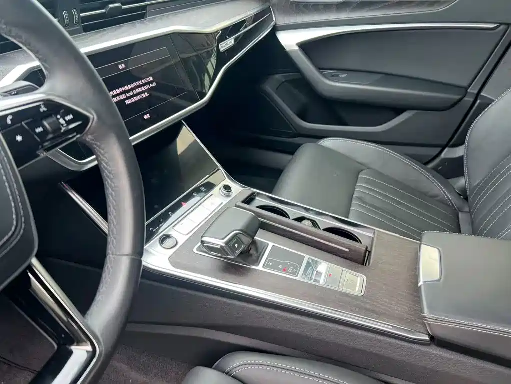 Фото 7 - Audi A6L