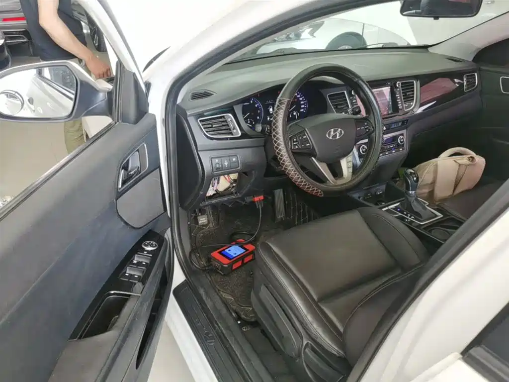 Hyundai Mistra 2014 1.8L Auto Smart GLS фото 16