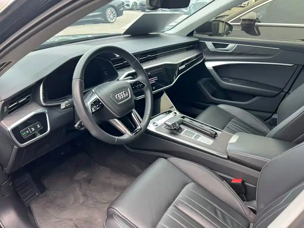Фото 5 - Audi A6L