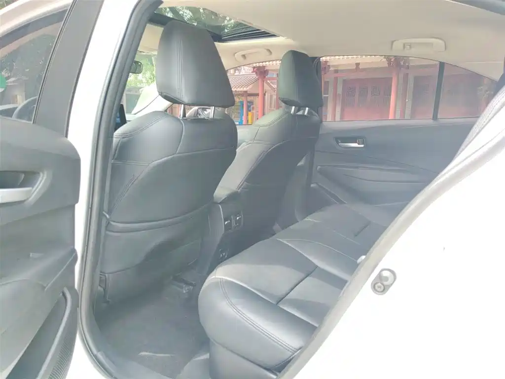 Toyota Corolla 2021 Hybrid 1.8L E-CVT Elite Edition фото 11