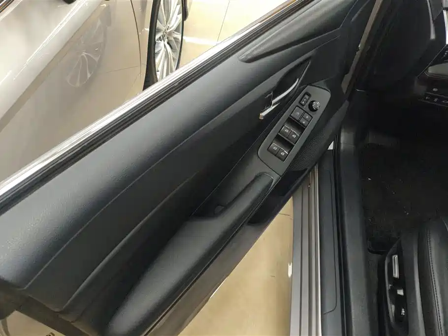 Toyota Avalon 2022 2.0L Luxury Edition фото 7