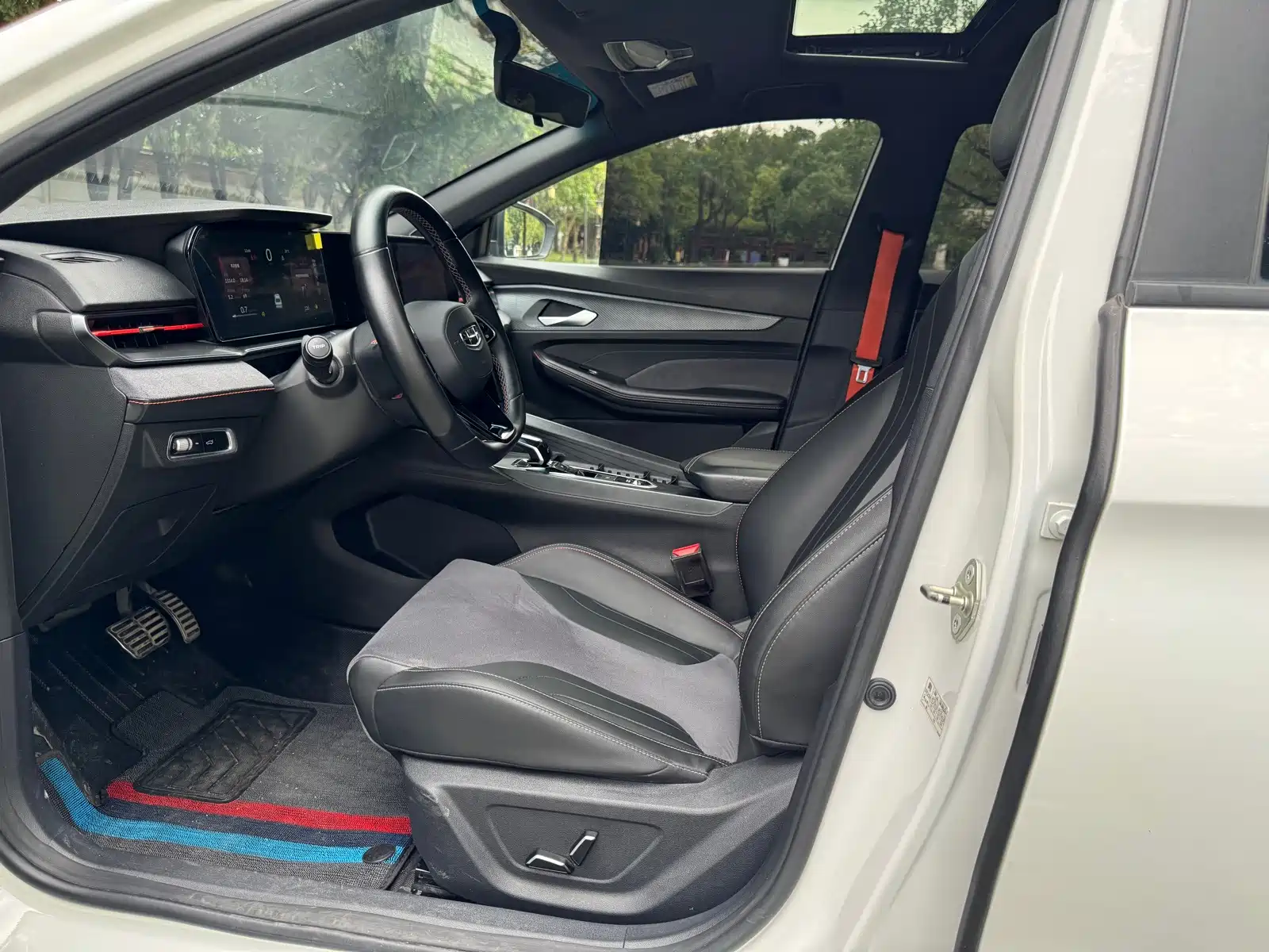 Фото 4 - Geely Binrui