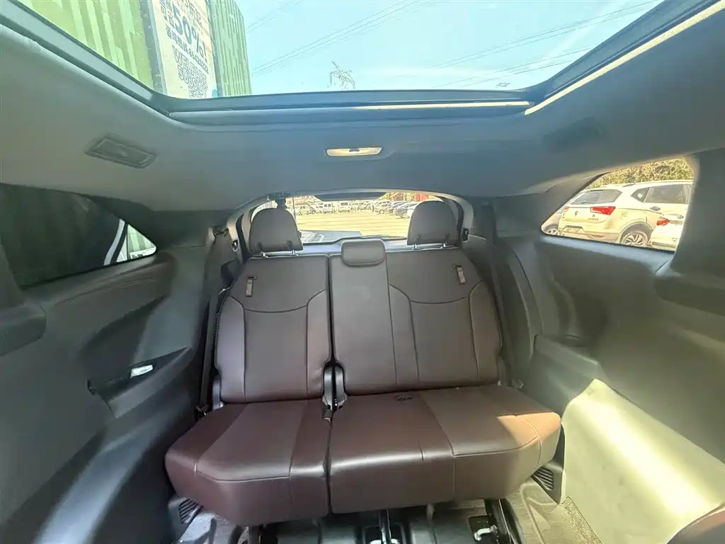 Toyota Granvia 2024 2.5L Hybrid Premium PLUS 4WD Edition фото 11