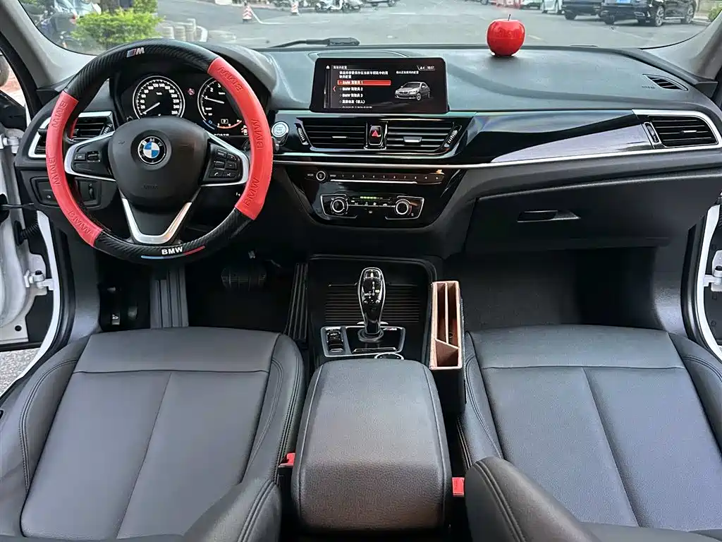 BMW 1 Series 2022 120i M Sport фото 9