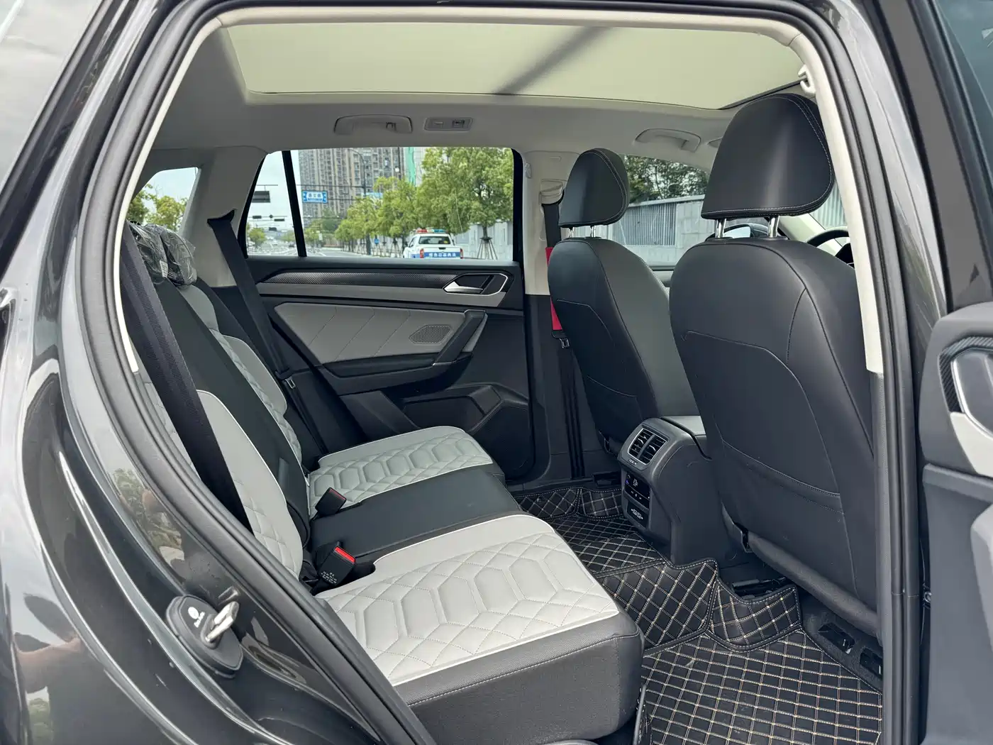 Volkswagen Tayron 2025 Facelift 300TSI Shared Edition фото 10