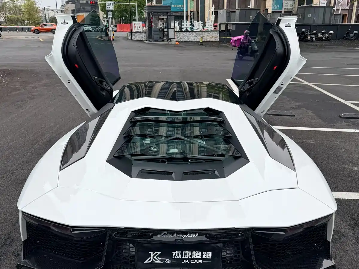 Lamborghini Aventador 2011 LP 700-4 фото 4