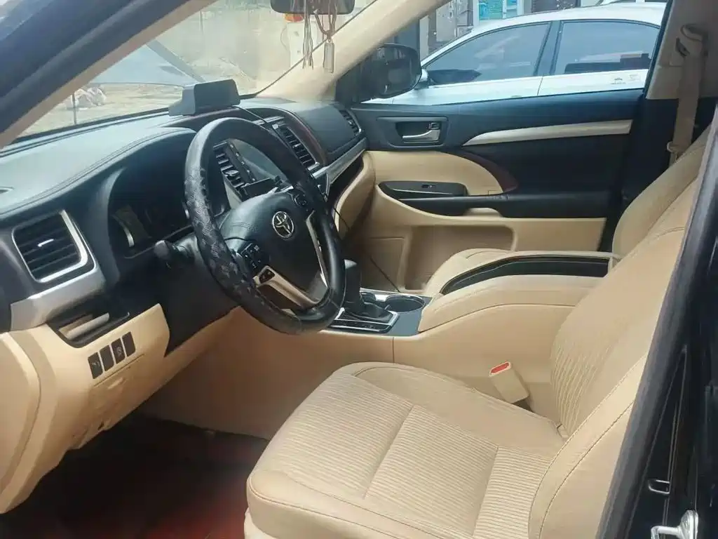 Фото 7 - Toyota Highlander