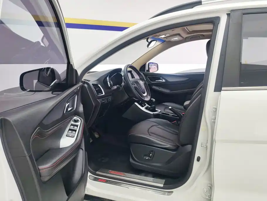 Baojun 560 2015 2015 1.8L Manual Luxury