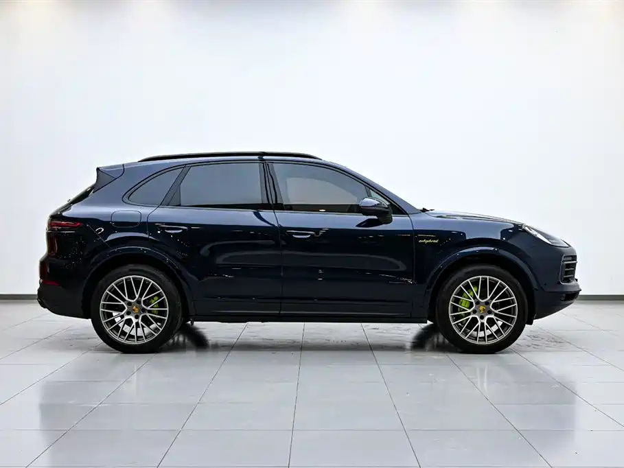 Porsche Cayenne New Energy 2023 Cayenne E-Hybrid 2.0T Platinum Edition фото 6