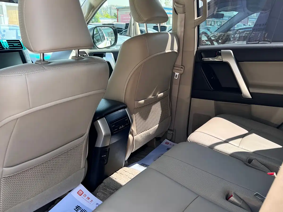 Toyota Prado 2010 4.0L Automatic TX-L фото 6
