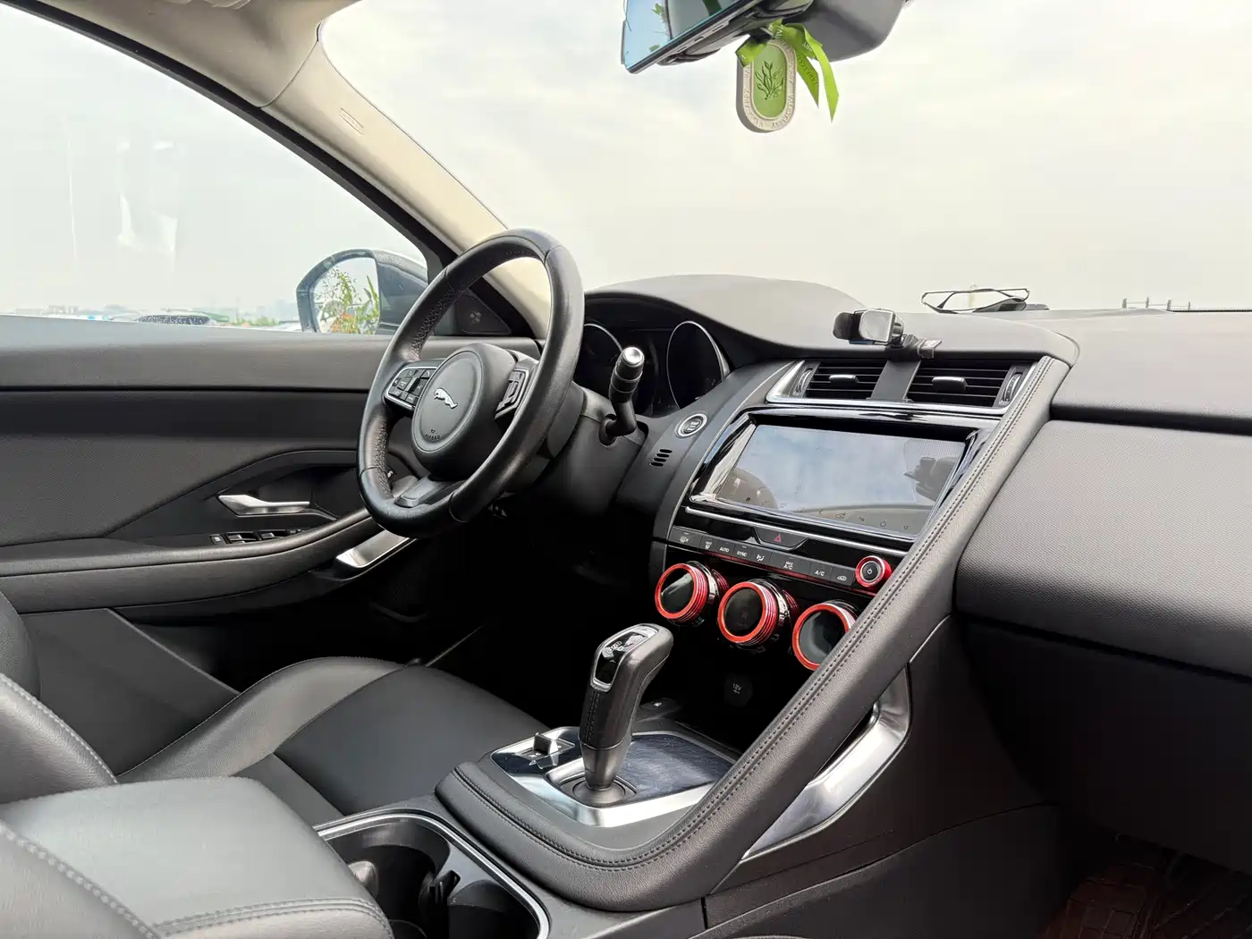 Jaguar E-PACE 2018 Model P200 China V фото 10