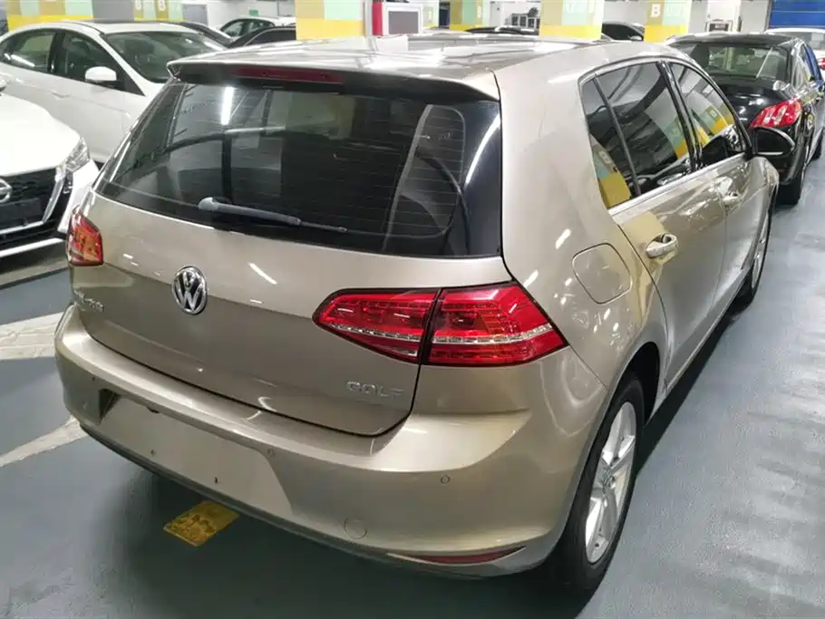 Volkswagen Golf 2014 1.6L Automatic Comfort фото 3