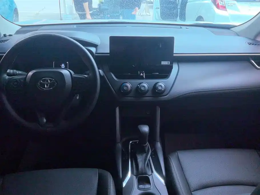 Toyota Corolla Cross 2024 Model 2.0L Pioneer Edition фото 12