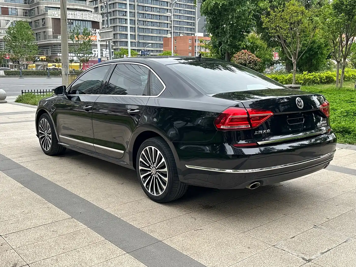 Volkswagen Passat 2016 380TSI DSG Premium Edition фото 6