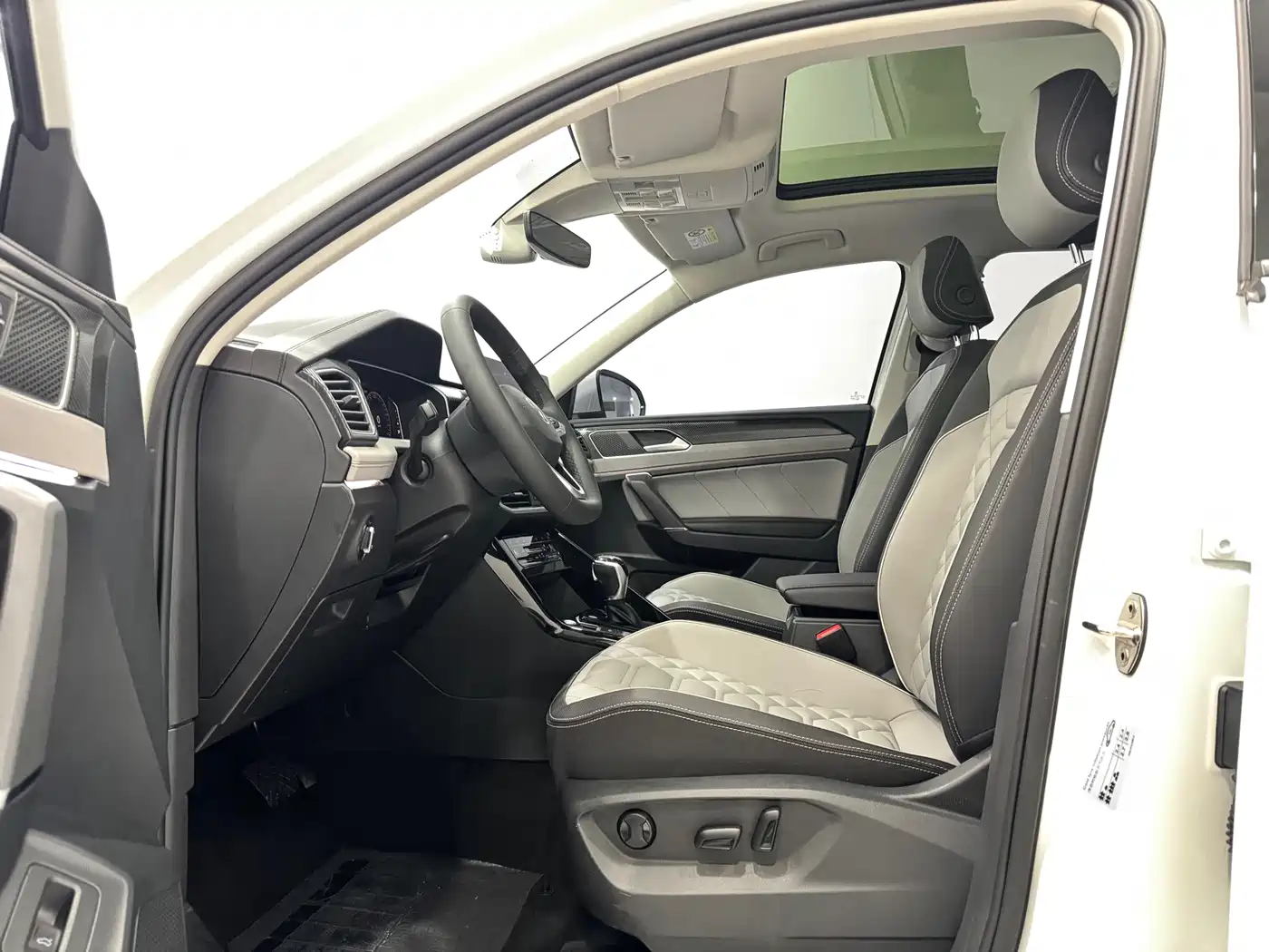 Volkswagen Tayron 2023 280TSI 2WD Luxury Plus Advanced Edition фото 4