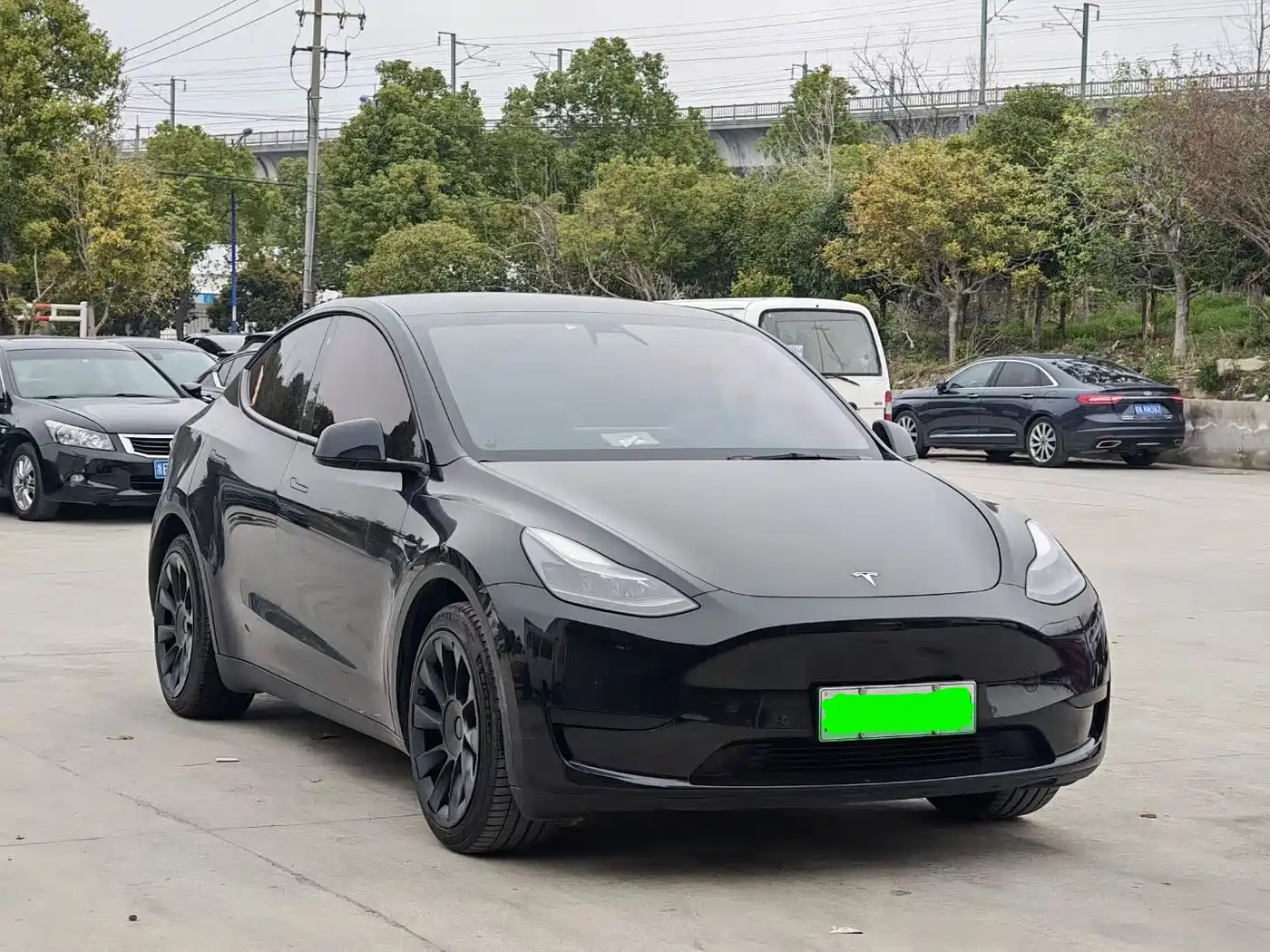 TESLA MODEL Y