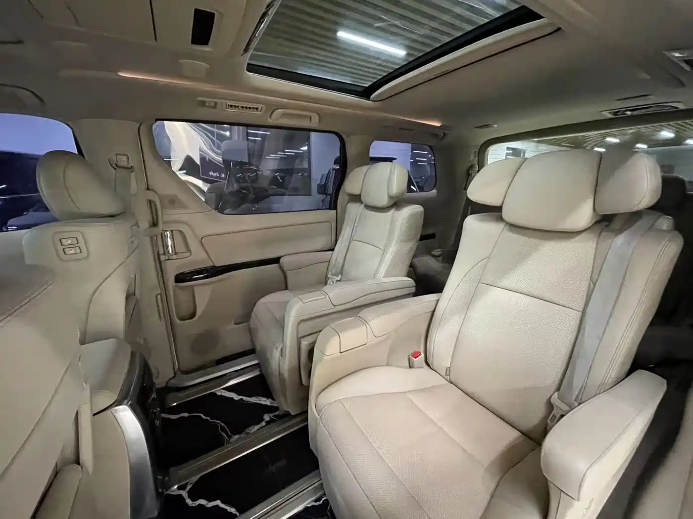 Toyota Alphard 2012 3.5L Luxury Edition фото 14