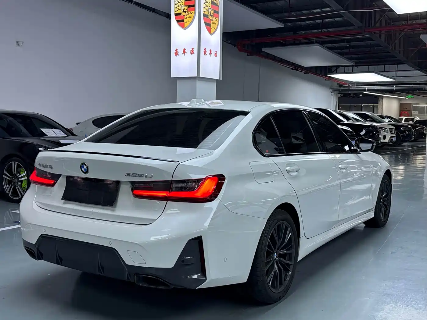 BMW 3 Series 2023 325Li M Sport Black Night Package фото 16
