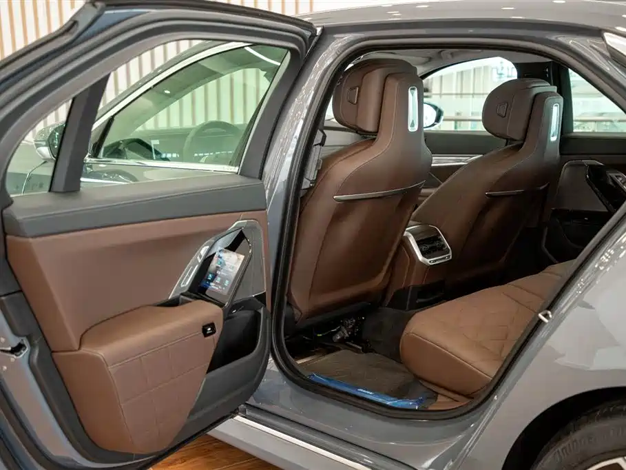BMW 7 Series 2025 2023 Model 735Li Luxury Package