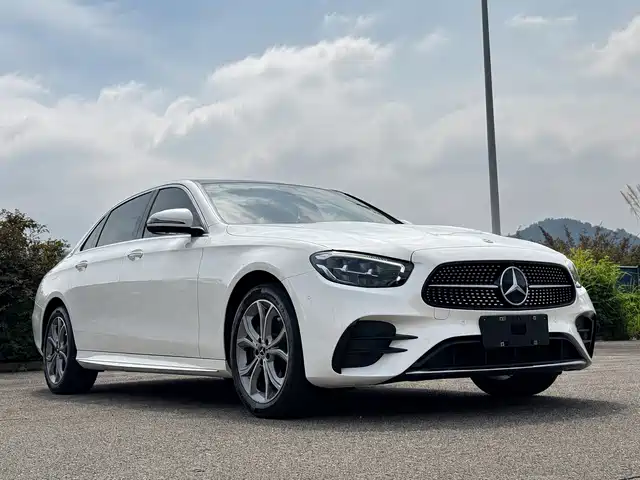 Mercedes-Benz E-Class 2021 E 300 L Fashion — фото 3