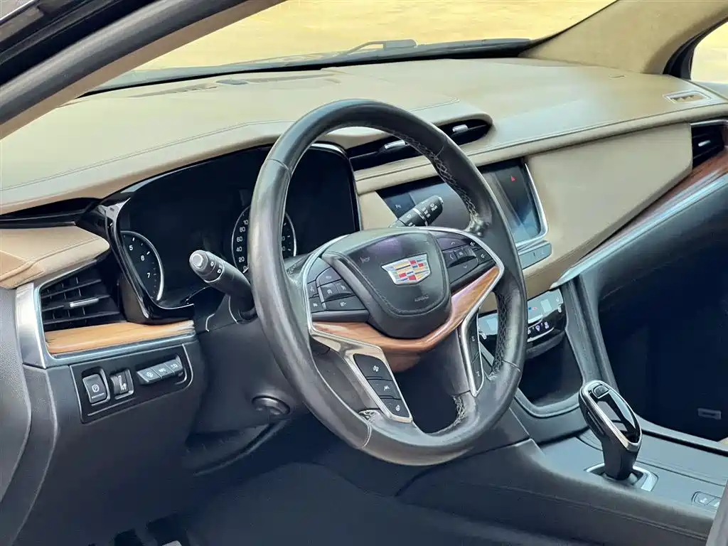 Cadillac XT5 2018 28E 4WD Platinum Edition фото 15