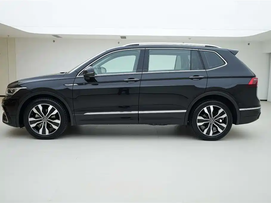 Volkswagen Tiguan L 2022 330TSI Auto 2WD R-Line Premium Edition фото 3