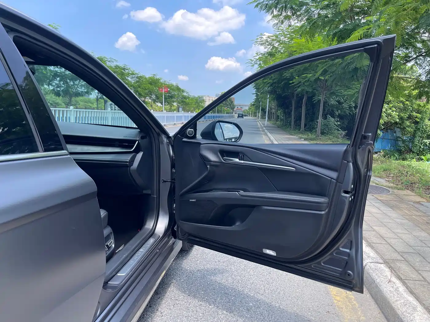Toyota Camry 2025 Hybrid 2.0HXS Glory Edition фото 12
