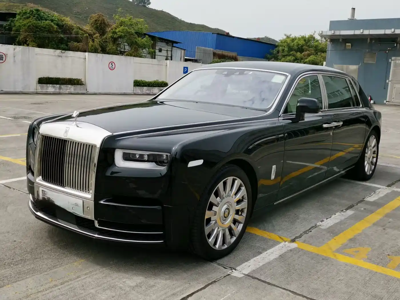Фото 1 - Rolls-Royce Phantom