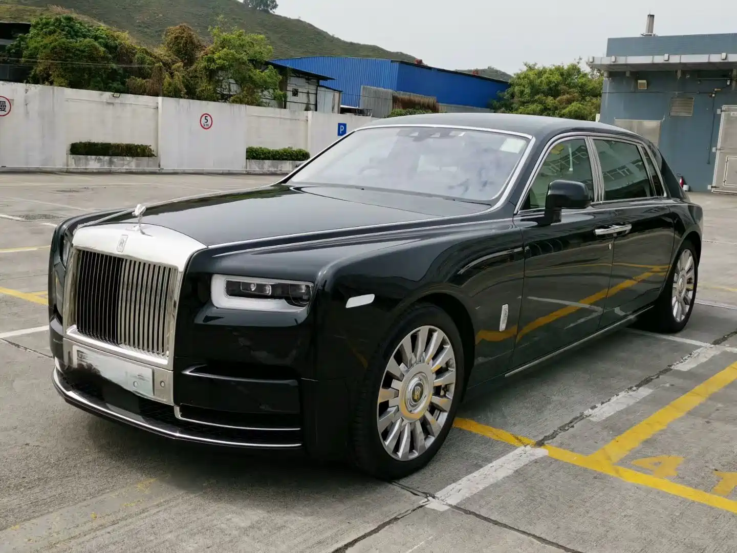 Фото 1 - Rolls-Royce Phantom