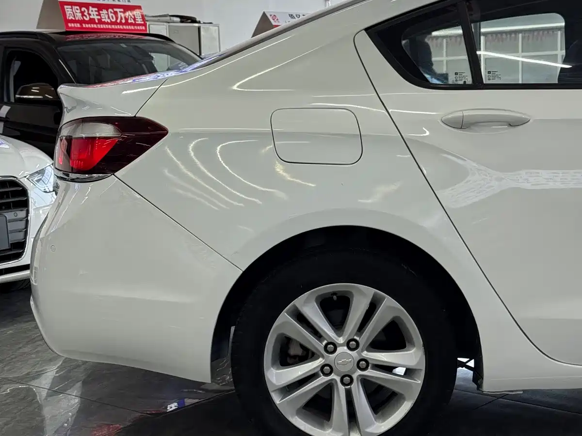 Chevrolet Cruze 2015 1.5L Manual Elite Edition фото 4