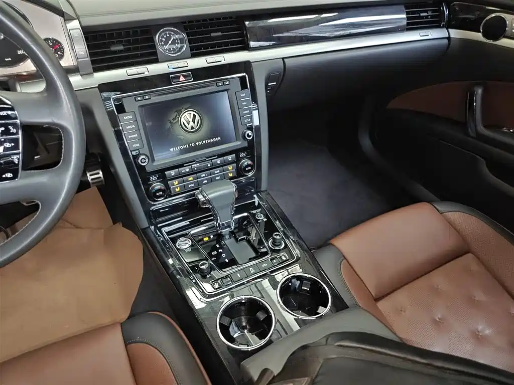 Volkswagen Phaeton 2015 Model 3.0L Exclusive Edition фото 10