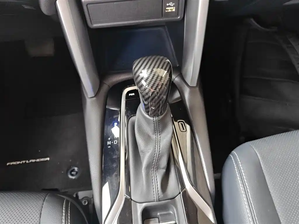 Toyota Frontlander 2022 2.0L CVT Luxury PLUS Edition фото 10