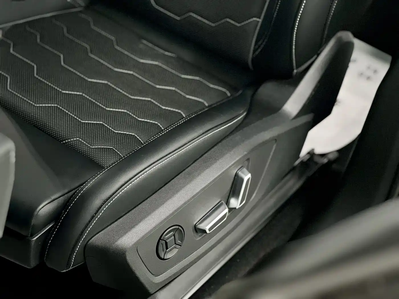 Audi Q6L e-tron 2025 Extended Range Edition фото 8