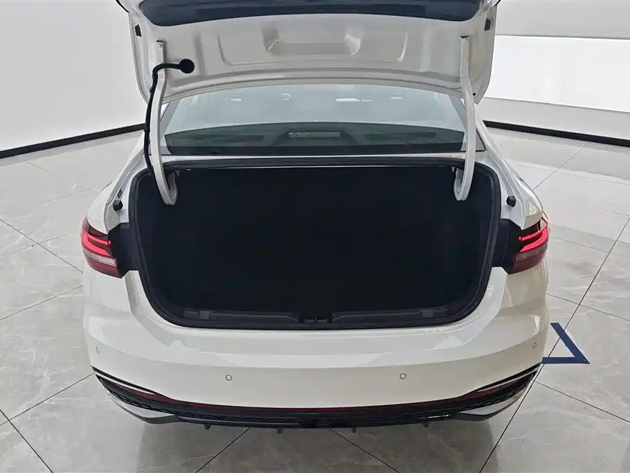 Volkswagen Lavida 2024 Model 1.5L Automatic Starlight 5 Million Edition фото 4