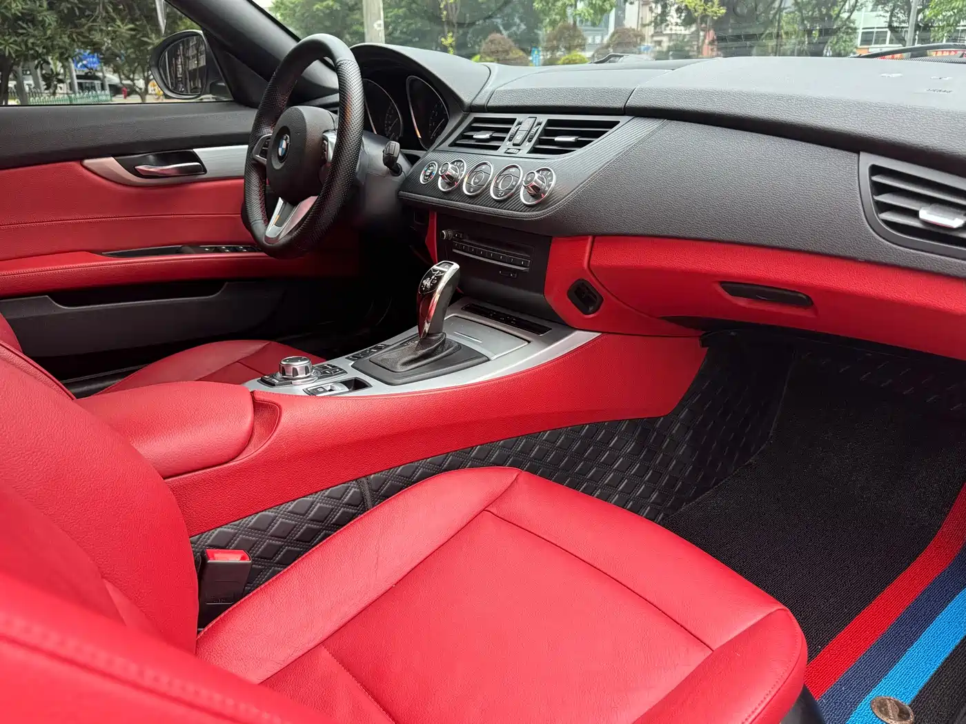 BMW Z4 2011 sDrive23i Flame Limited Edition фото 6