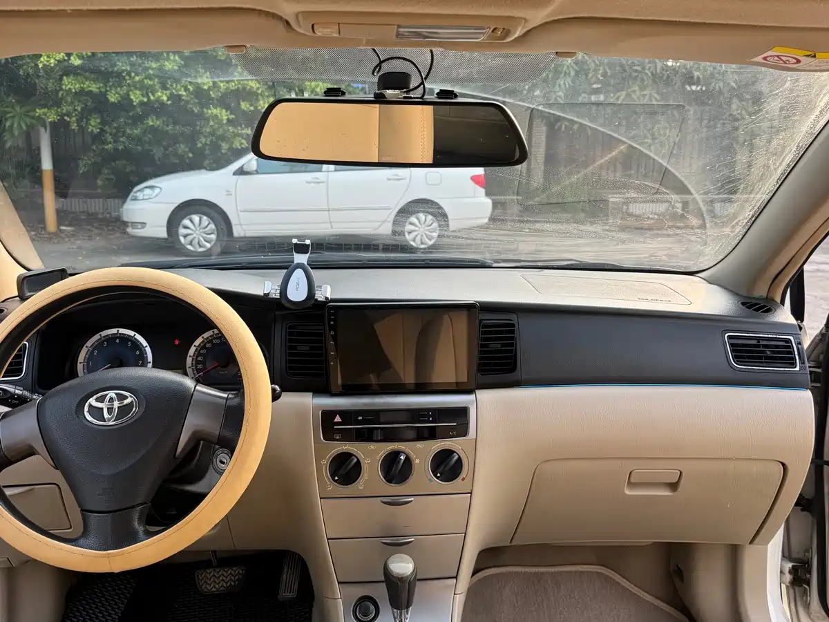 Toyota Corolla 2013 1.6L Automatic Luxury фото 8