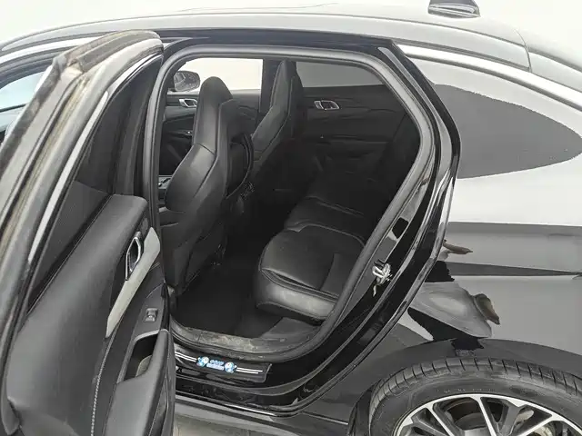 Lynk & Co 03 2022 2.0TD DCT Power Pro фото 8