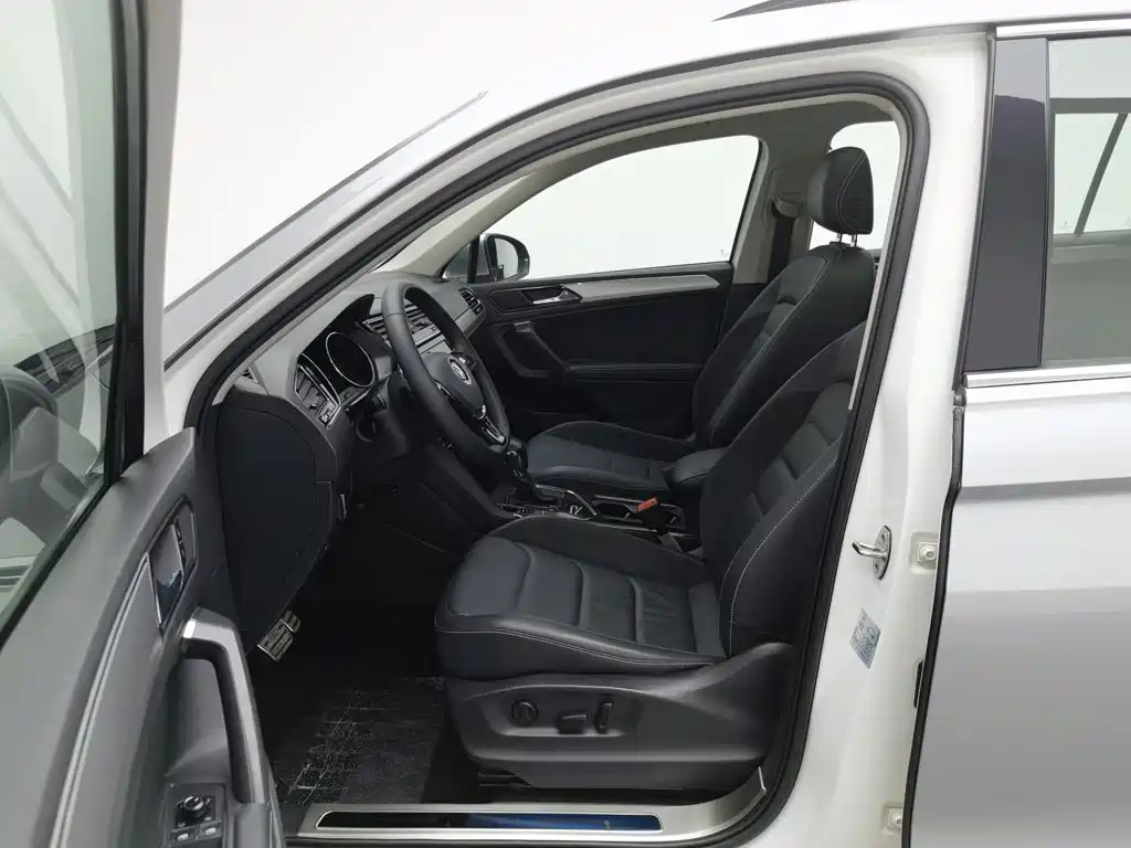 Фото 10 - Volkswagen Tiguan L