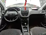 Photo 6 - Peugeot 2008