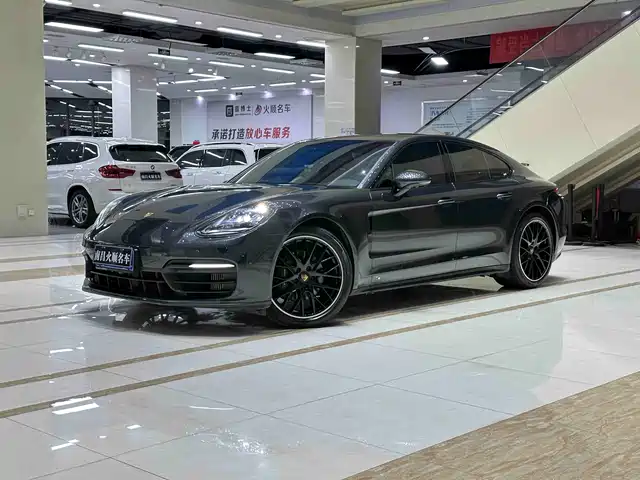 PORSCHE PANAMERA