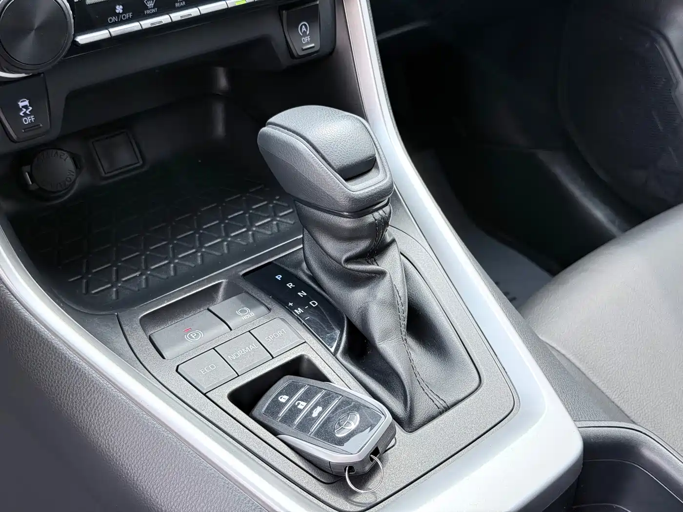 Toyota RAV4 Rongfang 2022 2.0L CVT 2WD Urban Edition фото 12