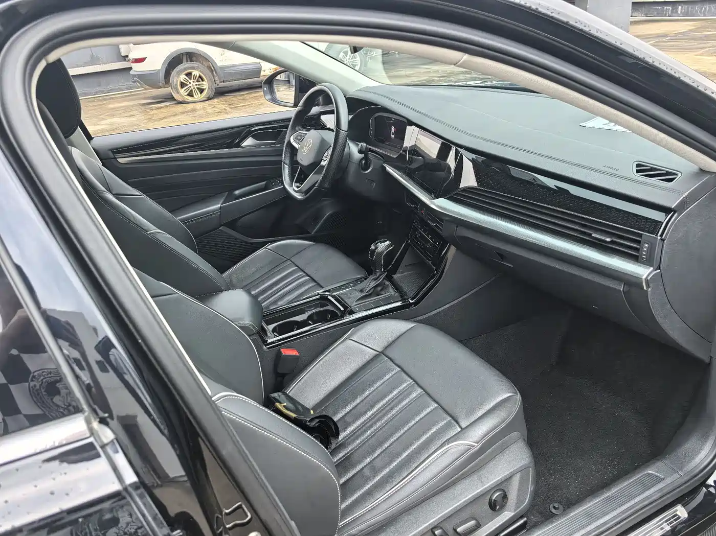 Volkswagen Passat 2022 330TSI Starlight Elite Edition фото 12